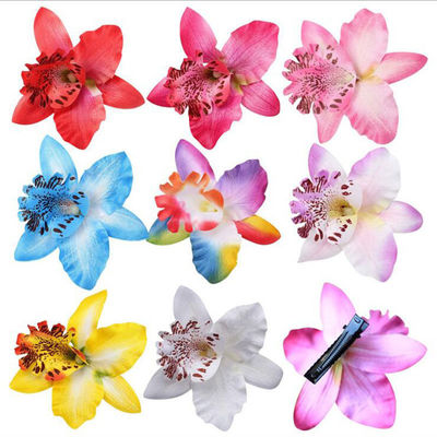 Diverse pinze per capelli colorate da fiori di moda