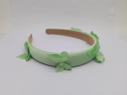 Farfalle verdi pure e fresche fascia per le donne